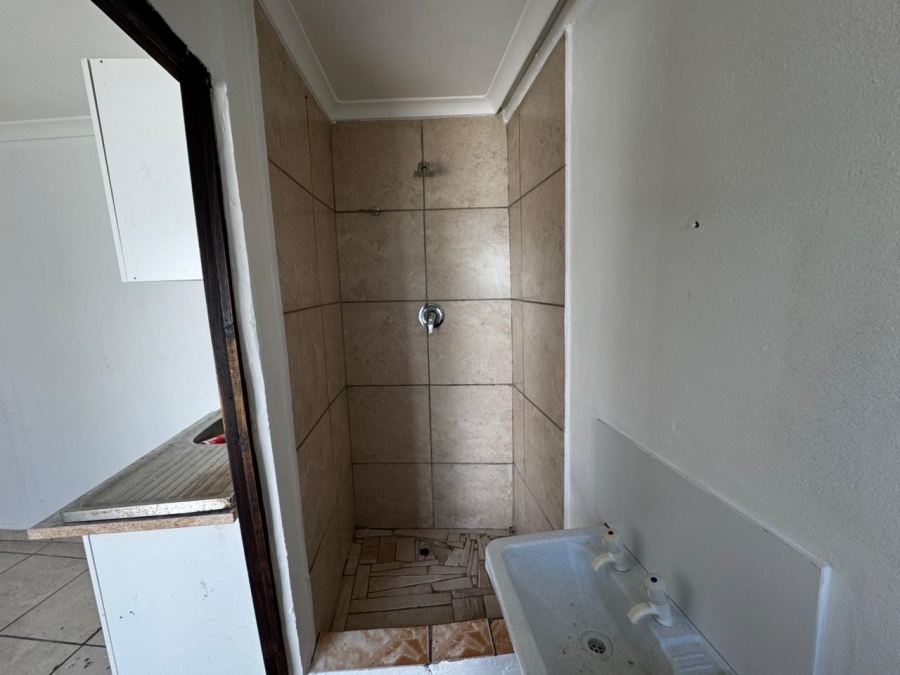 6 Bedroom Property for Sale in Hindle Park Western Cape